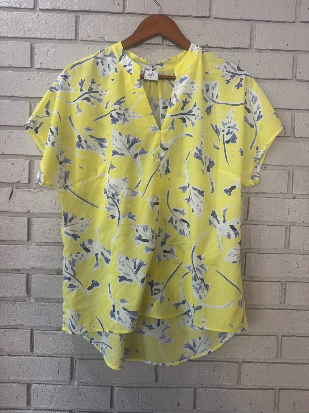 CAbi Yellow Floral Notch-Neck Flutter Sleeve Blouse size M